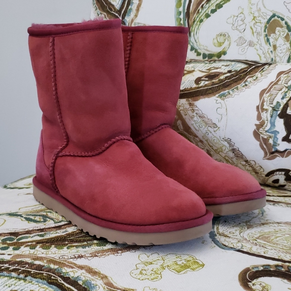 UGG Boots Size 8 Garnet